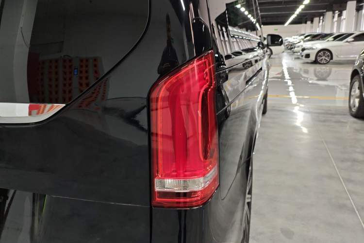 Used Mercedes-Benz V-Class 2022 V 260 L Long-wheelbase Luxury Edition