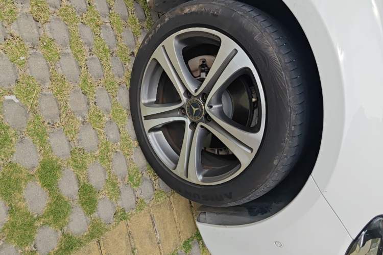 Used Mercedes-Benz E-Class 2016 E 200 L Sport Edition Right Front Wheel Hub