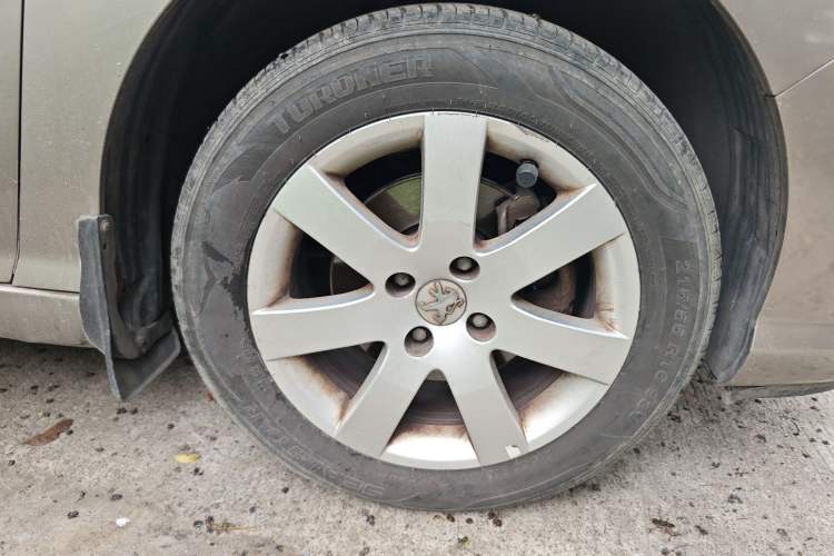 Used Peugeot 408 2011 1.6L Manual Comfort Edition Right Front Wheel Hub