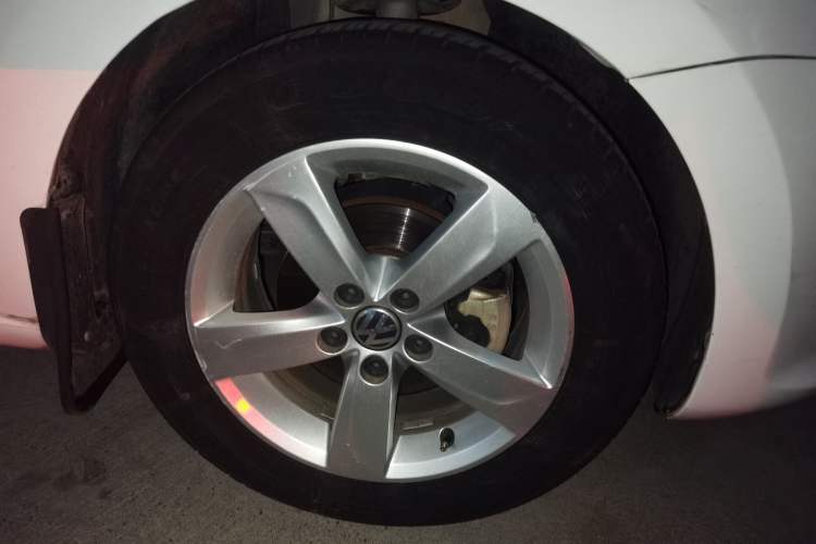 Used Volkswagen Santana 2013 1.6L Manual Luxury Edition Right Front Wheel Hub