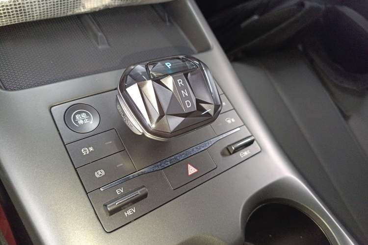 Used BYD Qin PLUS 2025 DM-i Smart Drive 55KM Leading Model Gear Lever