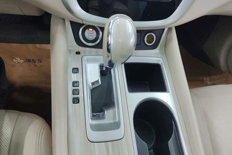 Used Nissan Murano 2019 2.5L XL Two-Wheel Drive Smart Connect Luxury Edition China VI Standard Gear Lever