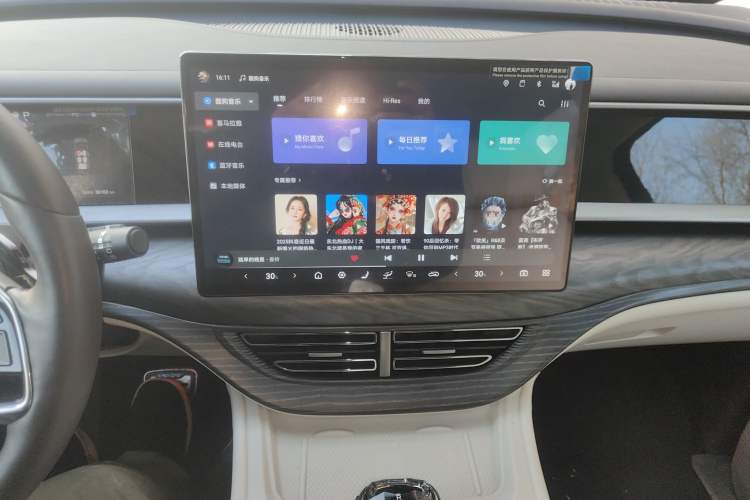 Used Denza D9 2025 DM-i Smart Drive 1020 Four-Wheel Drive Deluxe Model