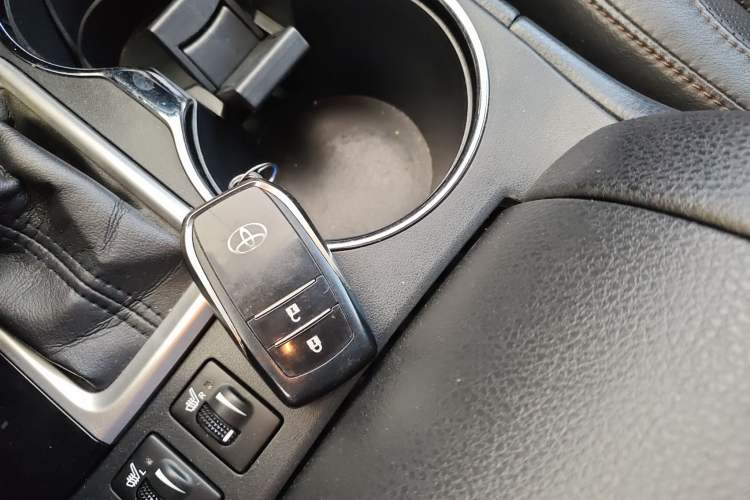 Used Toyota Highlander 2015 2.0T Four-Wheel Drive Luxury Edition 7-Seater Vehicle Key