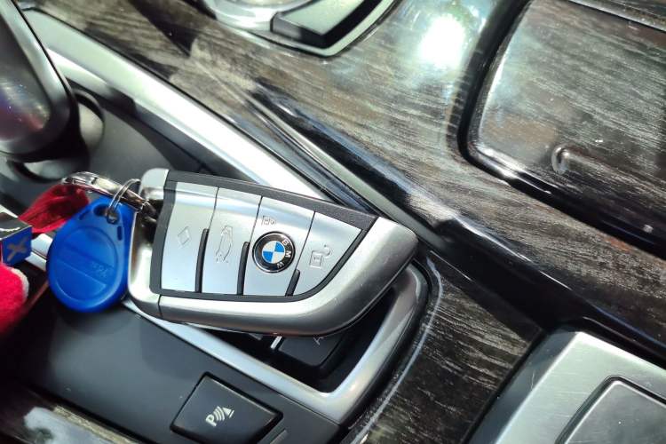 Used BMW 5 Series 2014 525Li Leading Model