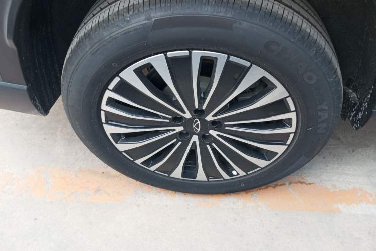 Used Chery Tiggo 8 PLUS C-DM 2025 1.5T 116 km Luxury Version 5 Seats
