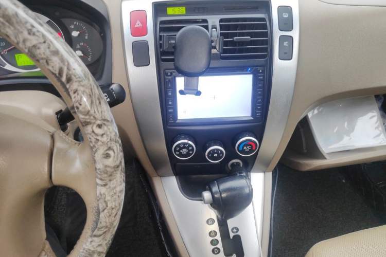 Used Hyundai Tucson 2009 2.0L Automatic Two-Wheel Drive with Sunroof
