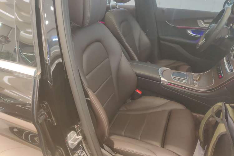 Used Mercedes-Benz GLC 2022 Second Facelift GLC 260 L 4MATIC Luxury Edition Right Front Seat