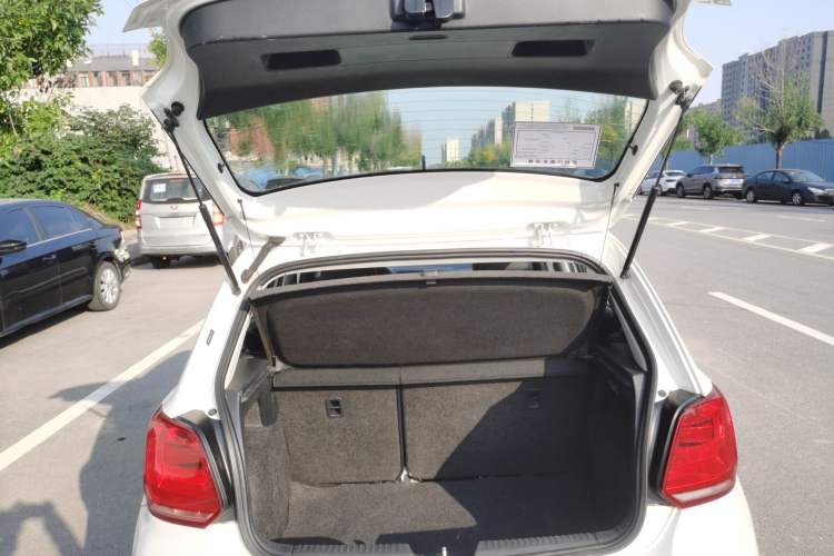 Used Volkswagen Polo 2016 1.6L Automatic Comfort Model
