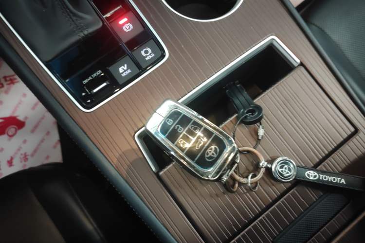 Used Toyota Granvia 2024 2.5L Hybrid Prestige PLUS Edition Interior 1