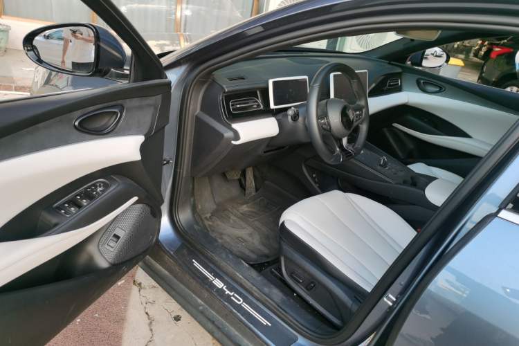 Used BYD Seal 06 New Energy 2025 DM-i Smart Drive 120KM Prestige Model Driver Seat