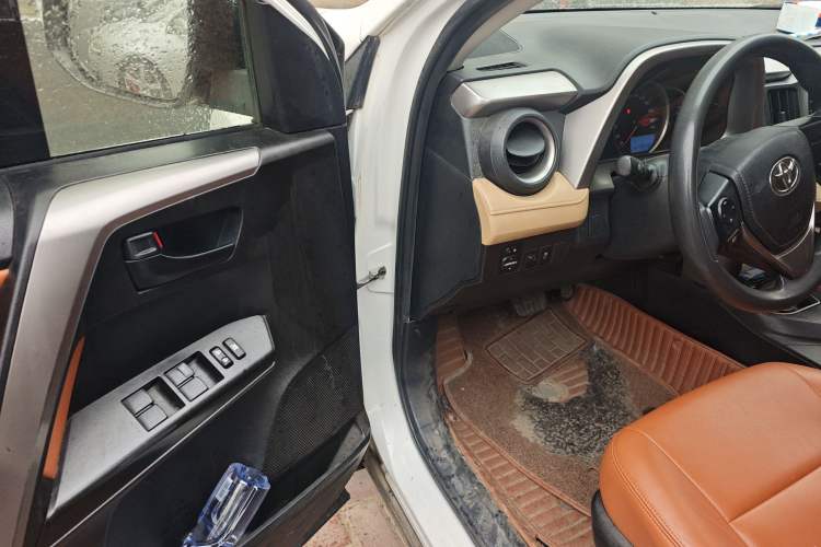 Used Toyota RAV4 2016 2.0L CVT Two-Wheel Drive Urban Edition China V Standard
