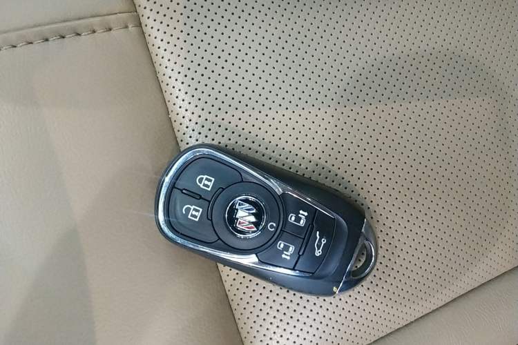 Used Buick GL8 2021 ES Landtrek 653T Luxury Model Vehicle Key