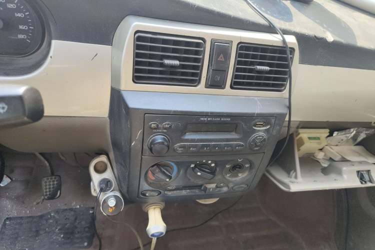 Used Wuling Rongguang 2011 1.2L Standard Version Audio And AC Panel