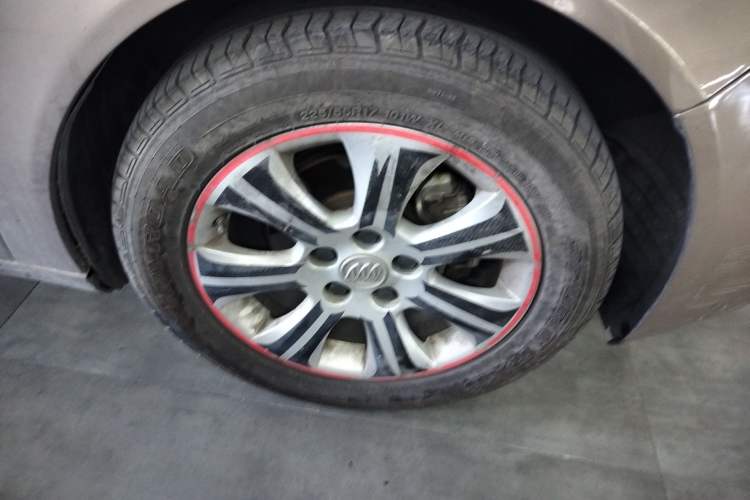 Used Buick Regal 2015 2.0L Elite Fashion Edition Right Front Wheel Hub