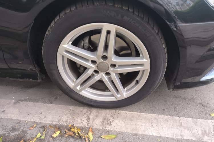 Used Audi A6L 2018 30th Anniversary Edition 30 FSI Style Model Right Front Wheel Hub