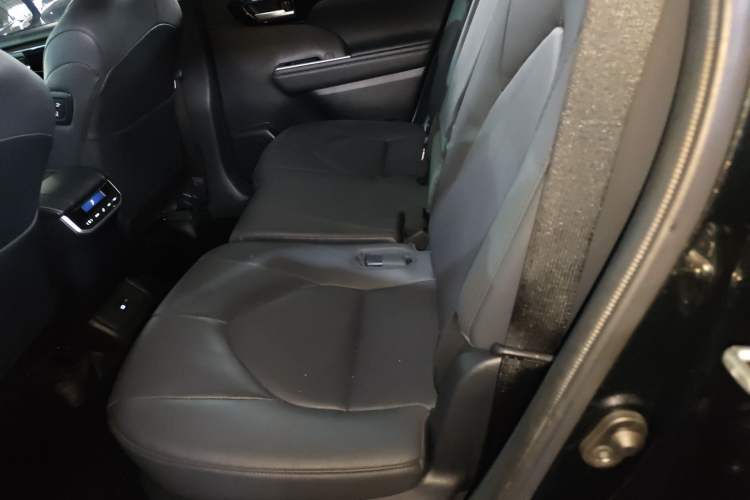 Used Toyota Highlander 2024 2.5L Smart Electric Hybrid Dual-Motor Two-Wheel Drive Luxury Version 7 Seats Left Rear Seat