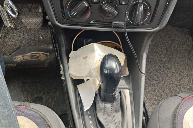 Used Volkswagen Santana 2016 1.6L Automatic Fashion Edition Gear Lever