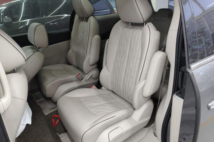 Used Buick GL8 2021 Land Cruiser Executive 652T Premium Model