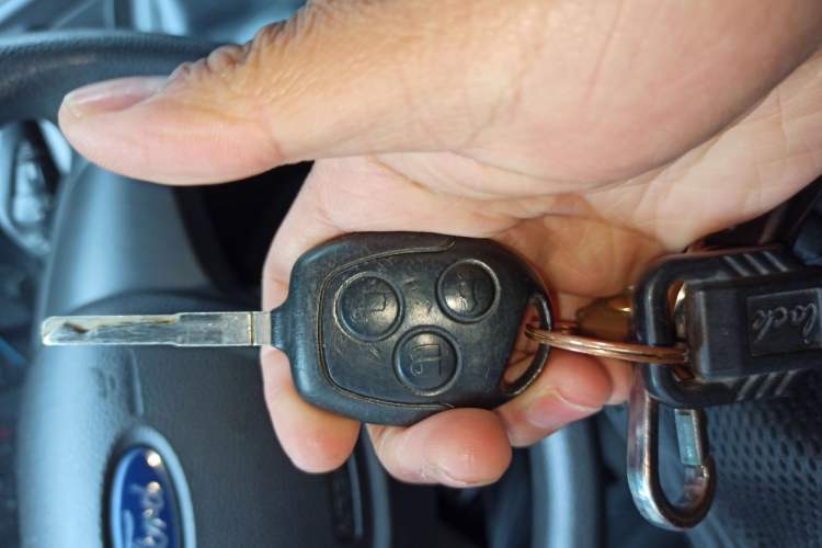 Used Ford Transit 2017 2.0T Diesel Multi-Purpose Commercial Vehicle Short Wheelbase Low Roof China IV Standard