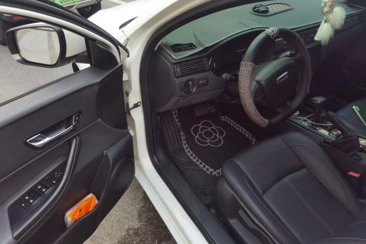 Used Qoros 3 2018 Sedan 1.6L Automatic Leading Model Driver Seat