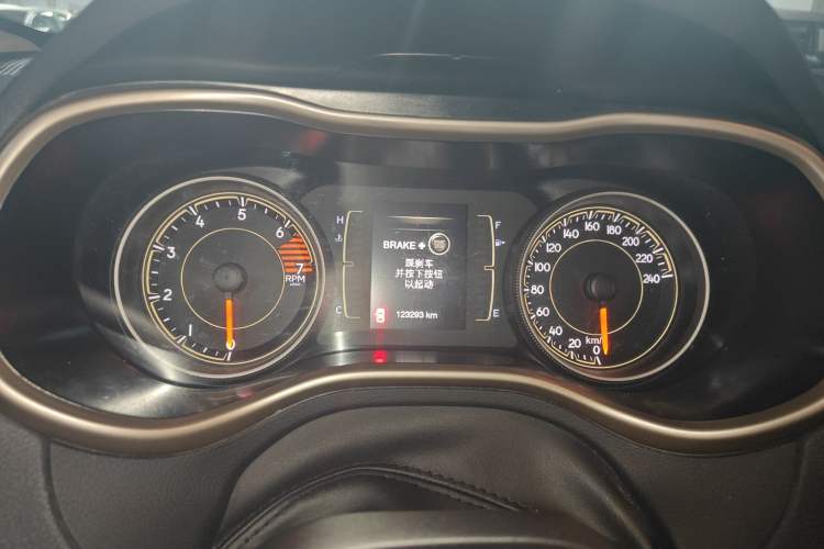 Used Jeep Cherokee 2016 2.4L Leading Edition
