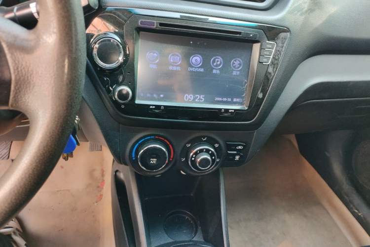 Used Kia K2 2012 Sedan 1.4L MT GLS Commemorative Edition Audio And AC Panel