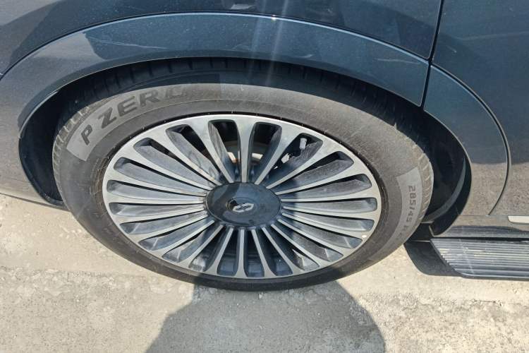 Used Hima AITO M9 2024 Range-Extended Ultra Version 52 kWh 5-Seater Model Right Rear Wheel Hub