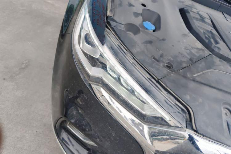 Used Hongqi HS5 2019 2.0T Smart Connect Flagship All-Wheel-Drive Version Right Front Headlight