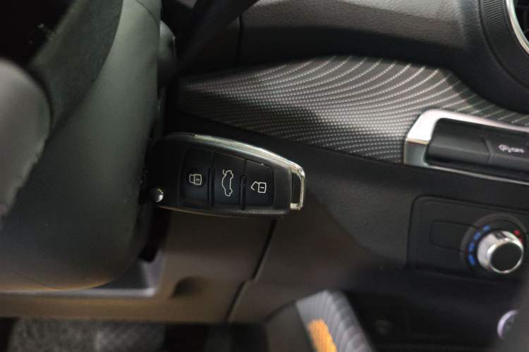 Used Audi Q2L 2018 35 TFSI Launch Exclusive Edition China VI Vehicle Key