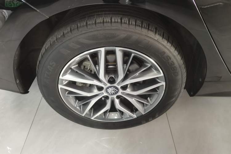 Used BYD Qin PLUS 2023 Champion Edition EV 510KM Beyond Model Right Rear Wheel Hub