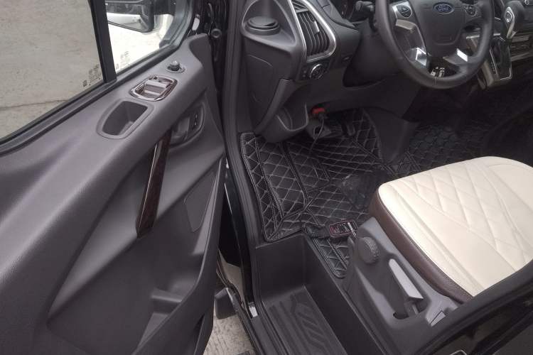 Used Ford Tourneo Custom 2020 2.0T Automatic Elite Edition China VI Standard
