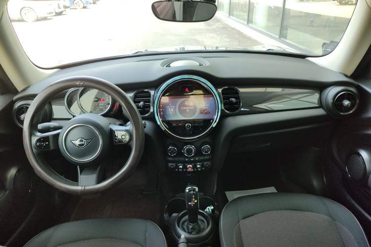 Used MINI 2023 1.5T ONE Center Console