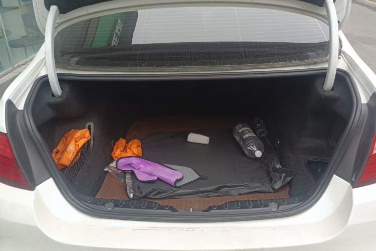 Used BMW 5 Series 2014 525Li Leading Model
