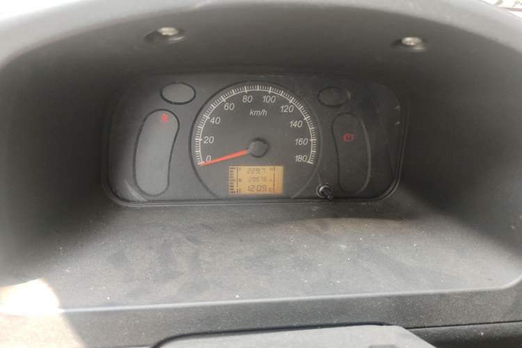 Used Wuling Zhiguang 2015 1.2L Practical LS-I Model Instrument Cluster