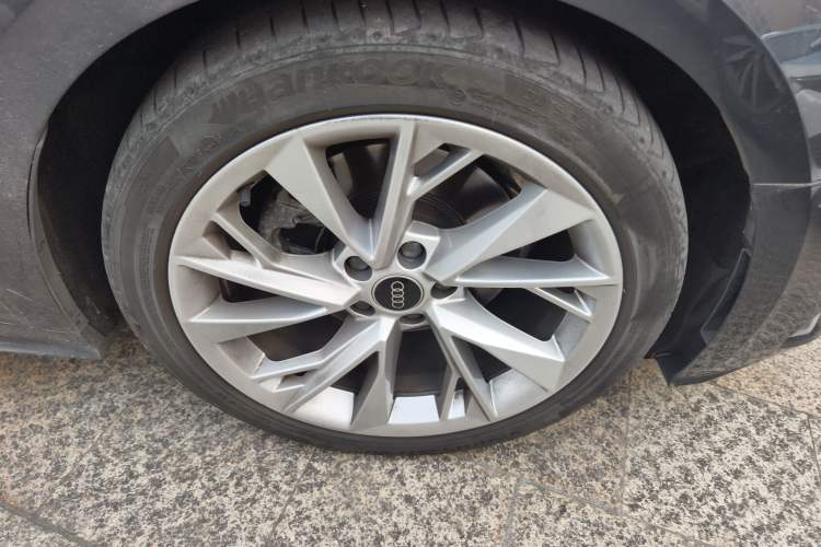 Used Audi A5 2021 Sportback 40 TFSI Stylish and Elegant Model Right Front Wheel Hub