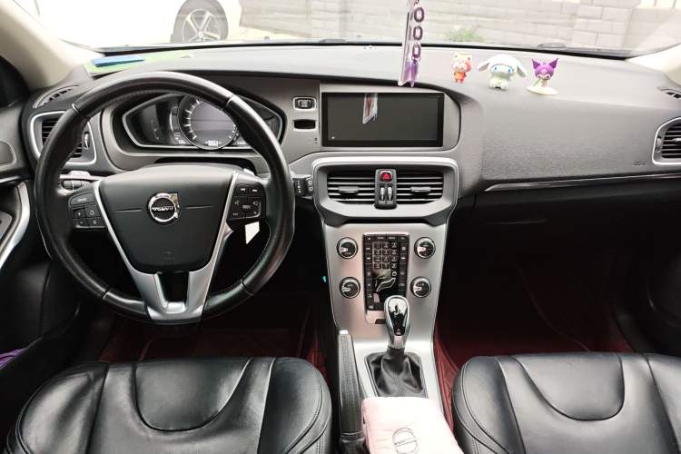 Used Volvo V40 2017 T3 Zhiya Edition
