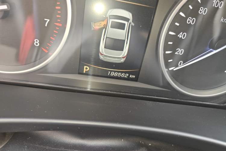 Used Geely Auto Emgrand GT 2015 1.8T Premium Model Odometer Close Up