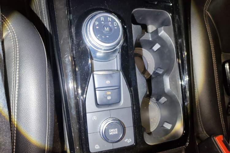 Used Ford Explorer 2020 EcoBoost 285 4x4 Trend Edition 7-Seater Gear Lever