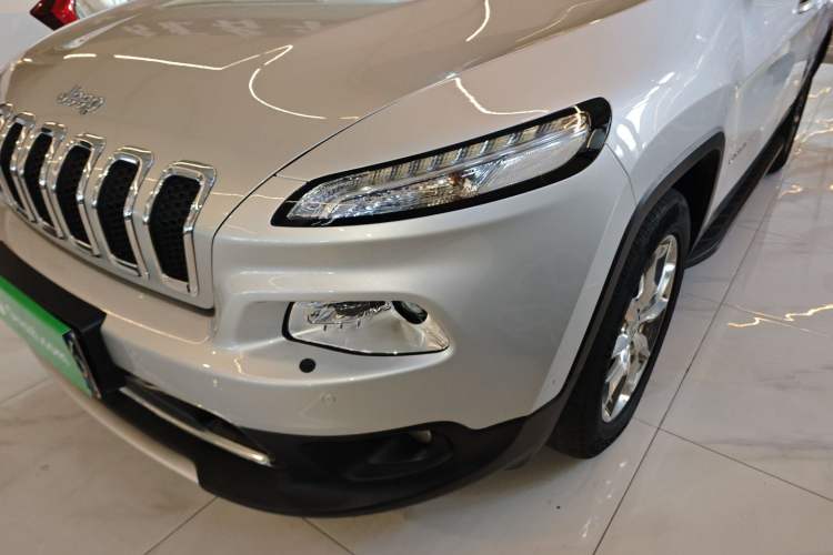 Used Jeep Cherokee 2016 2.4L Superior Edition