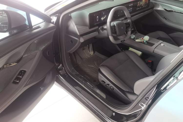 Used VOYAH PASSION 2024 PHEV Four-Wheel Drive Ultra-Long Range Flagship Model