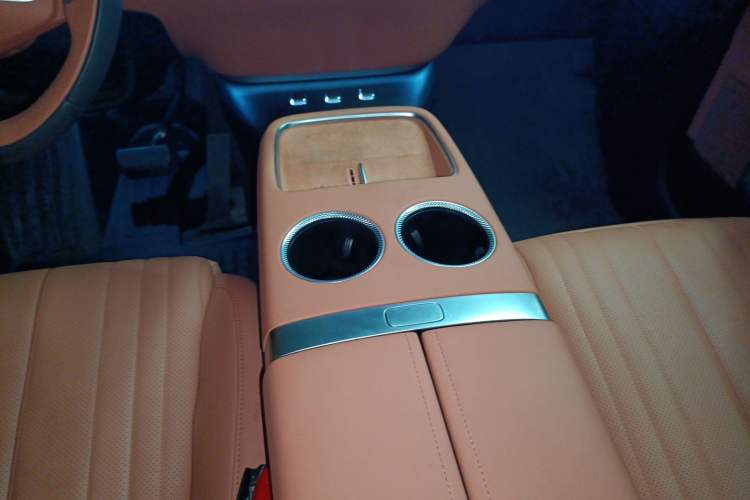 Used CHANGAN NEVO E07 2026 Model Pure Electric Four-Wheel Drive 90kWh Dacheng Edition Gear Lever