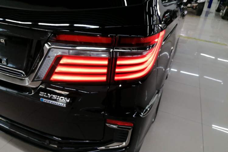 Used Honda Elysion 2019 2.0L Hybrid Luxury Edition
