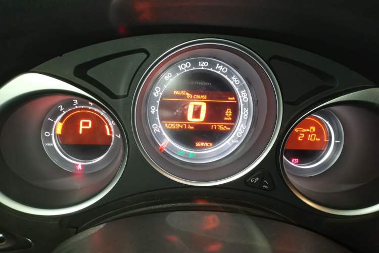 Used Citroen C4L 2013 1.8L Automatic Jingzhi Edition Odometer Close Up