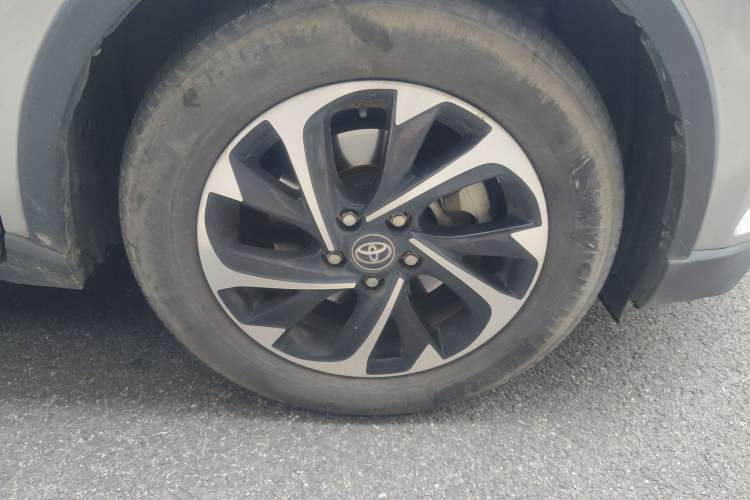 Used Toyota IZOA 2018 2.0L Yichi Version China VI Standard