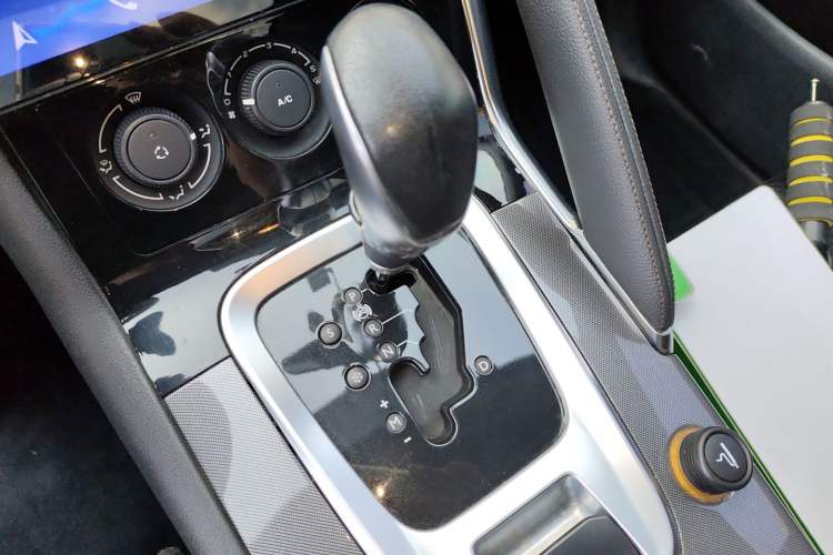Used Peugeot 3008 2016 1.6THP Automatic Classic Edition Gear Lever