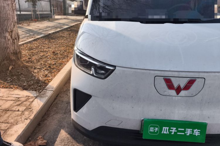 Used Wuling Yangguang 2024 300KM Comfort Version Passenger Van 75kW
