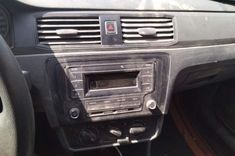 Used Volkswagen Santana 2018 1.5L Manual Fashion Edition Audio And AC Panel