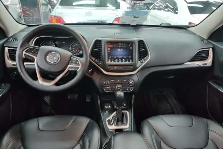 Used Jeep Cherokee 2014 2.4L Urban Edition
