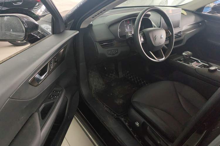 Used Hongqi E-QM5 2022 431 km Charge & Enjoy Edition
